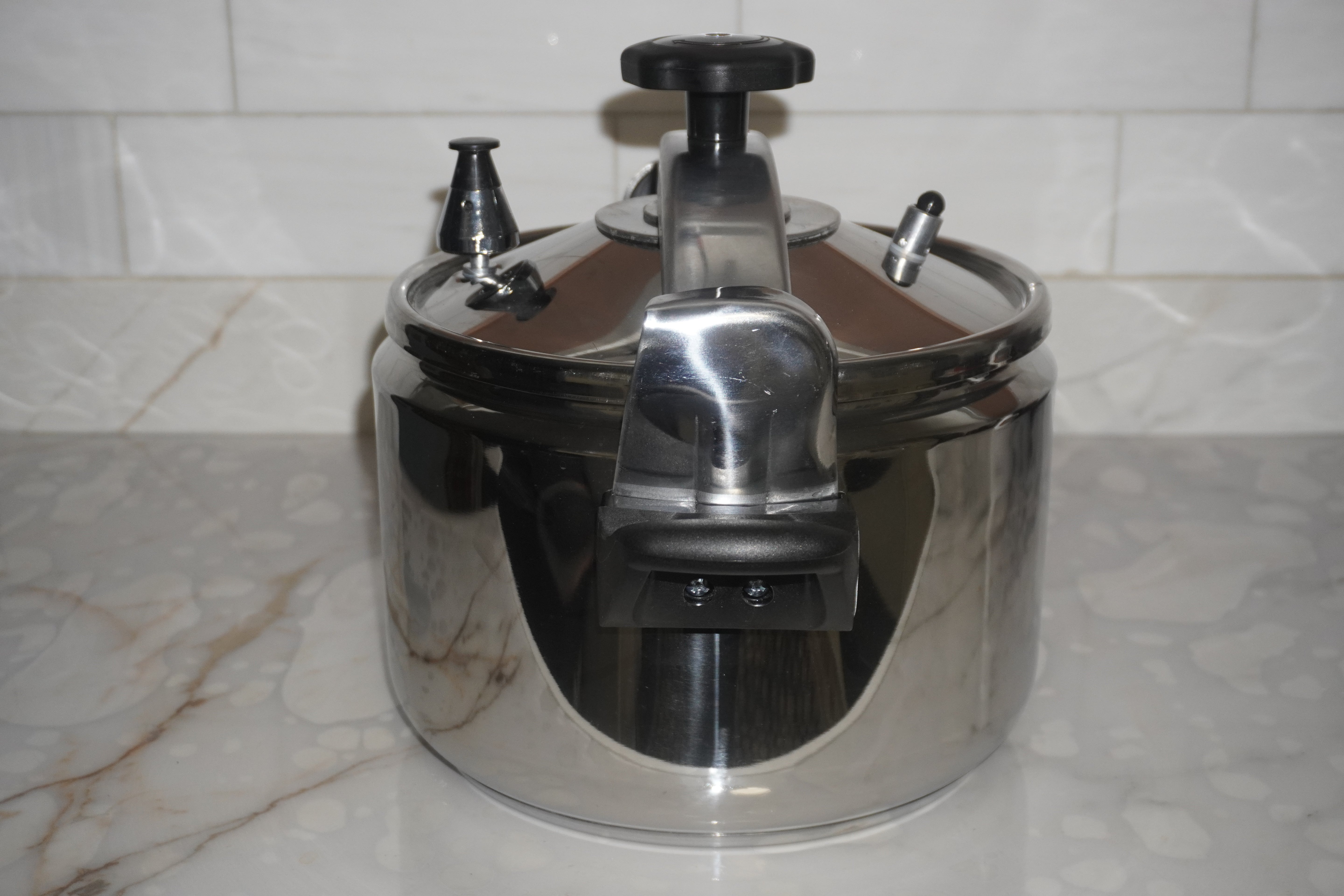 Stainless Steel Pressure Cooker 8L (Silver)