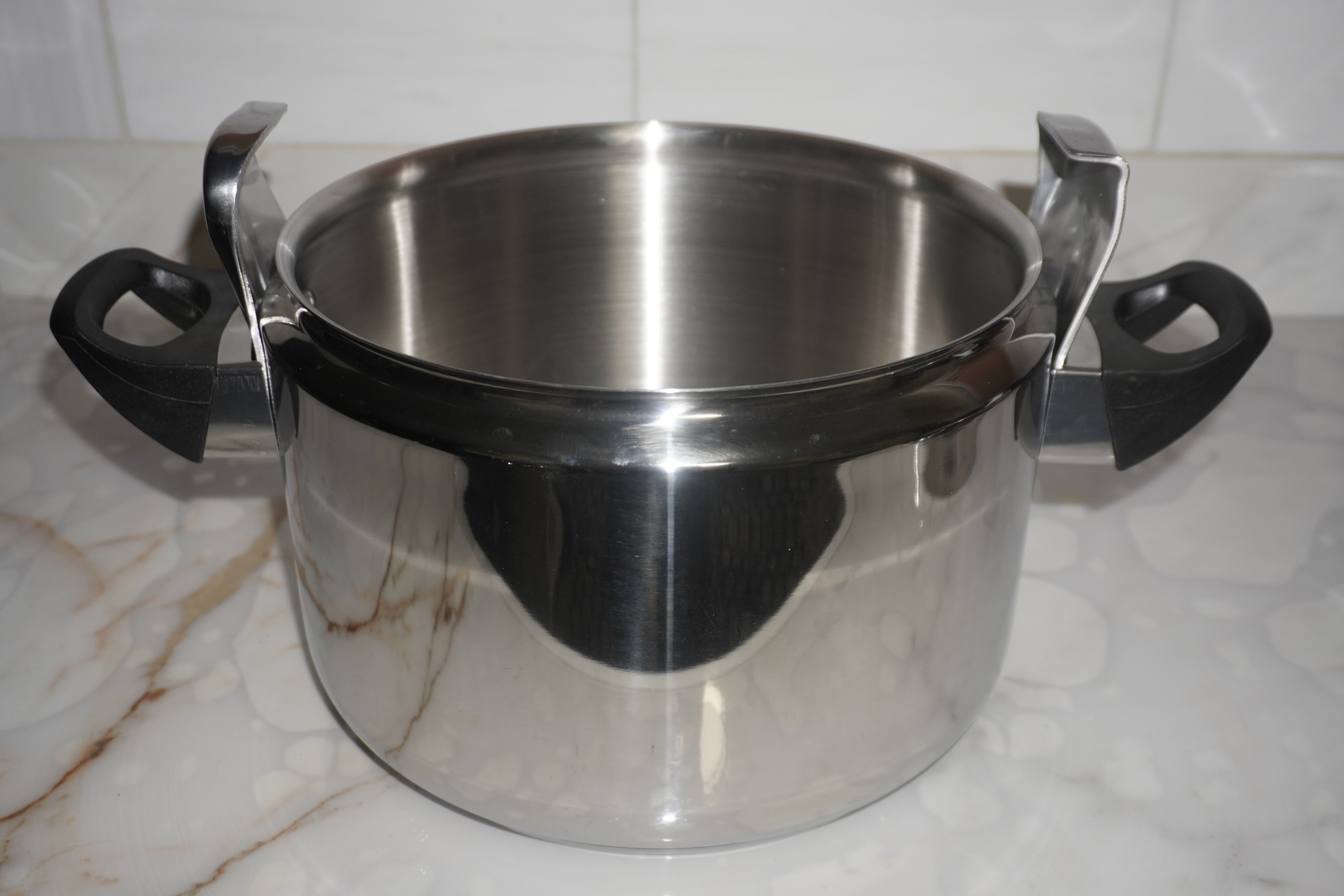 Stainless Steel Pressure Cooker 8L (Silver)